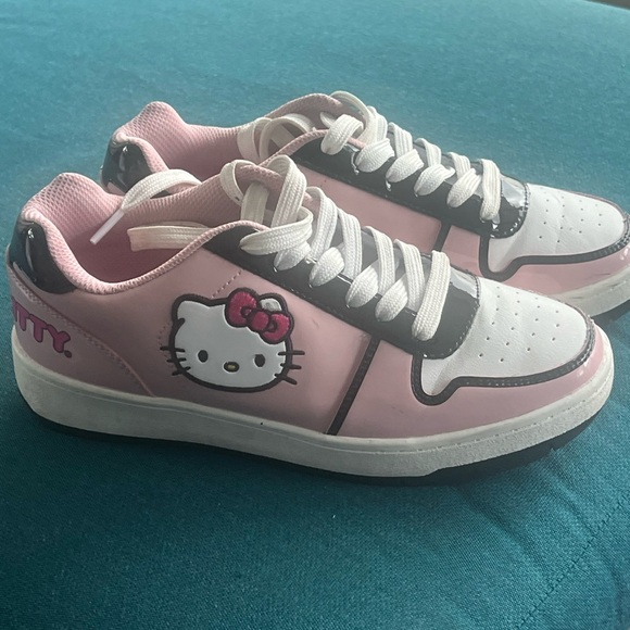 Hello Kitty shoes, size 8 - Picture 1 of 8